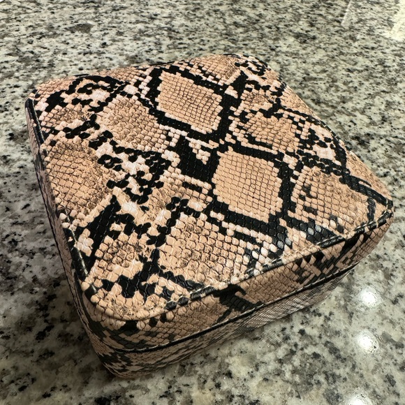 JAFRA Jewelry Box with Brooches/ Pins NEW - Picture 2 of 3